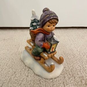 M.J. Hummel “Ride Into Christmas” Goebel Figurine 4.25in 396 2/0 Copyright 1981